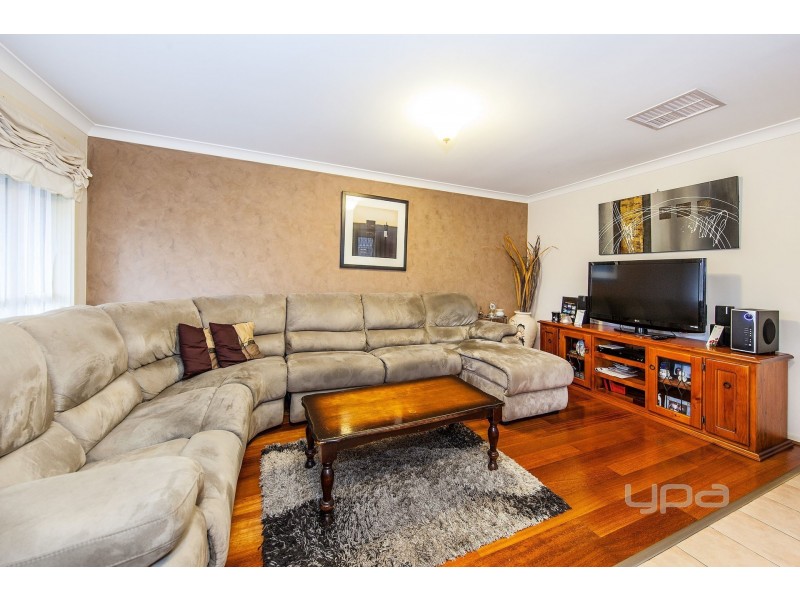 22  Macklin Way, Caroline Springs VIC 3023