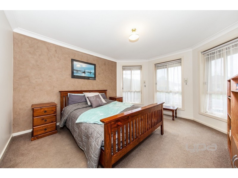 22  Macklin Way, Caroline Springs VIC 3023