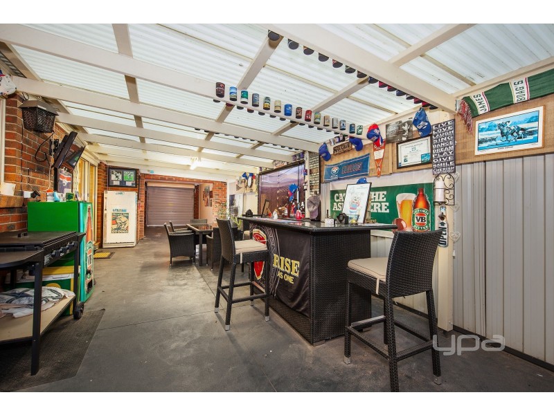 22  Macklin Way, Caroline Springs VIC 3023