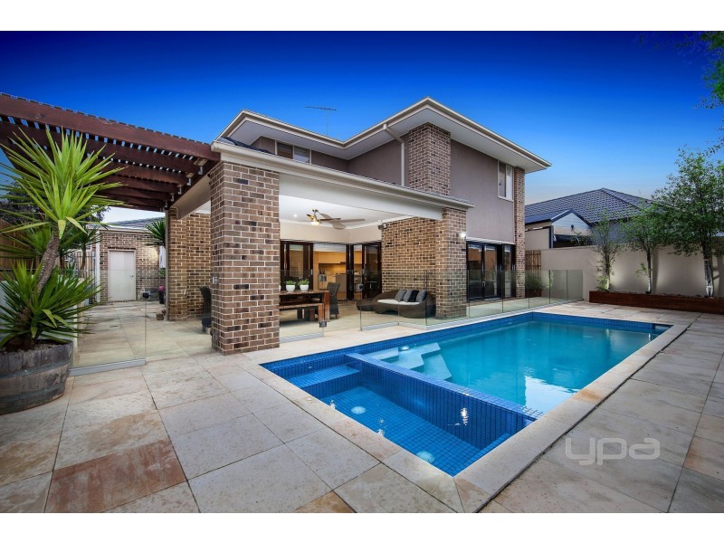 48 Rutherglen Way, Caroline Springs VIC 3023