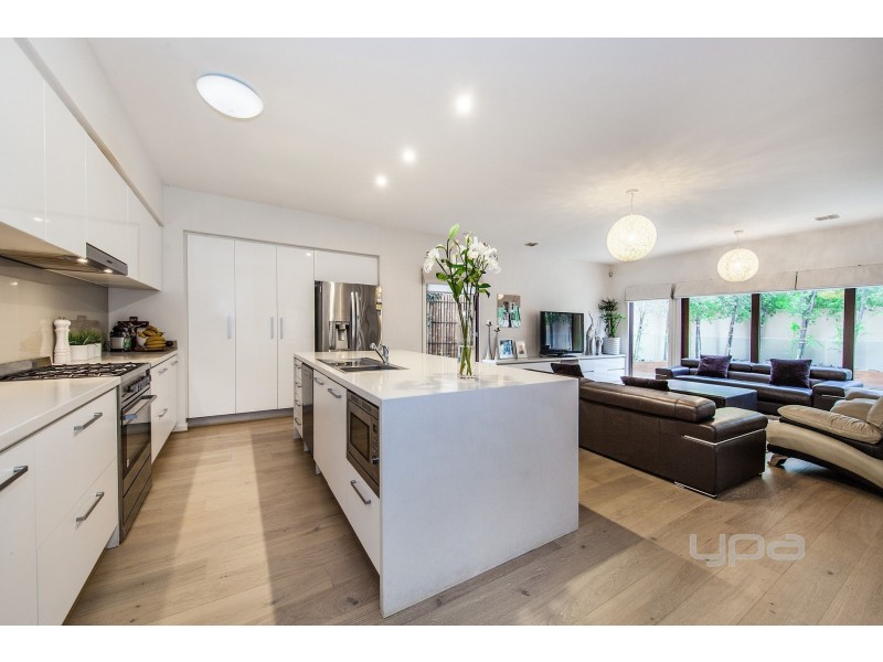 48 Rutherglen Way, Caroline Springs VIC 3023