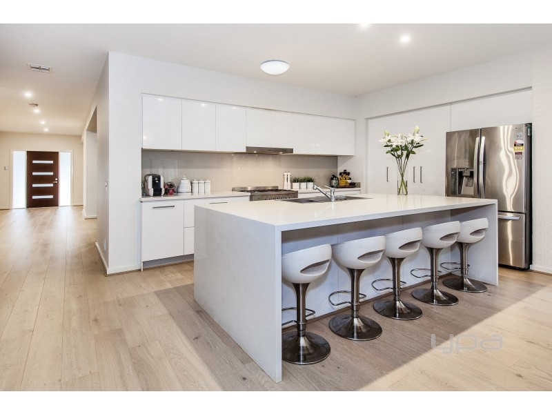 48 Rutherglen Way, Caroline Springs VIC 3023