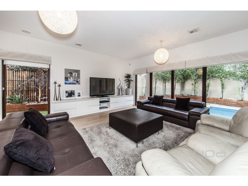 48 Rutherglen Way, Caroline Springs VIC 3023