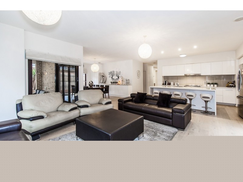 48 Rutherglen Way, Caroline Springs VIC 3023