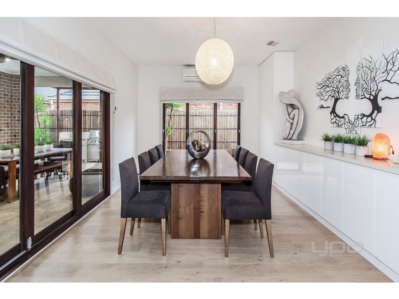 48 Rutherglen Way, Caroline Springs VIC 3023