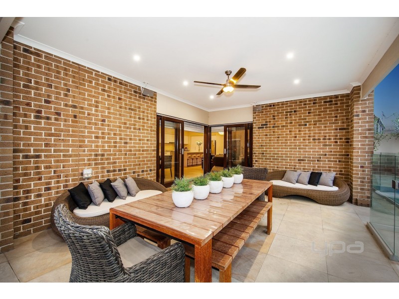 48 Rutherglen Way, Caroline Springs VIC 3023