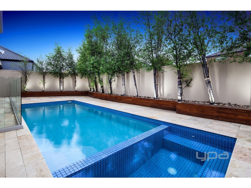 48 Rutherglen Way, Caroline Springs VIC 3023