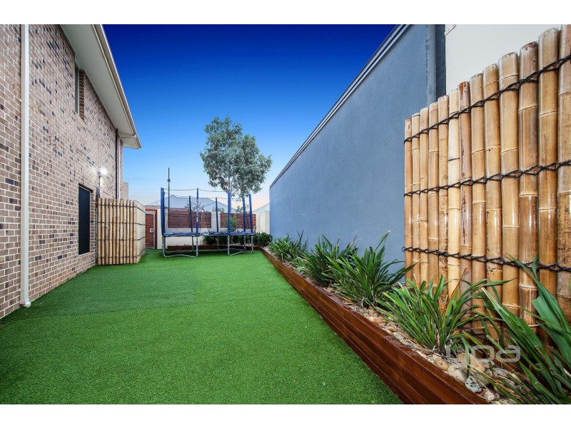 48 Rutherglen Way, Caroline Springs VIC 3023