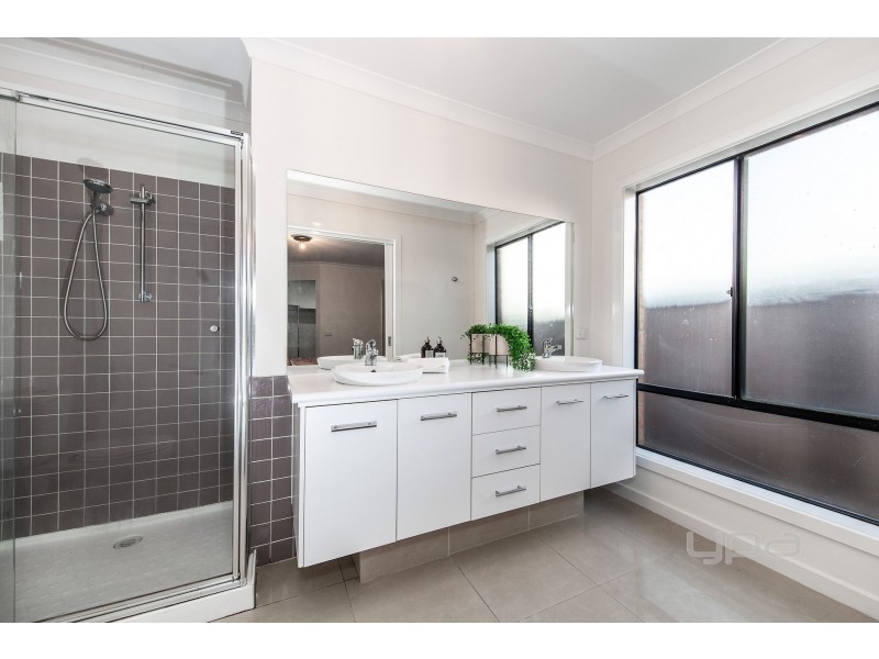 17 Stedman Court, Taylors Lakes VIC 3038