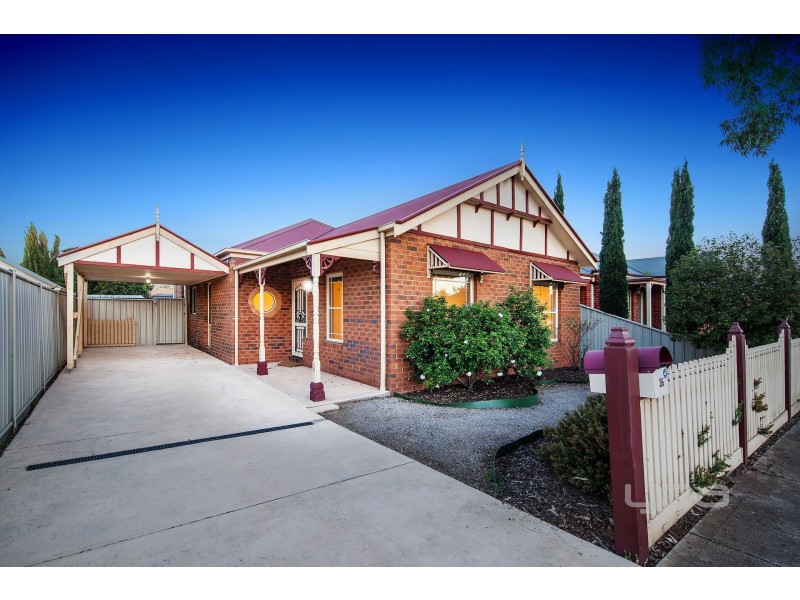 36 Naracoorte Drive, Caroline Springs VIC 3023