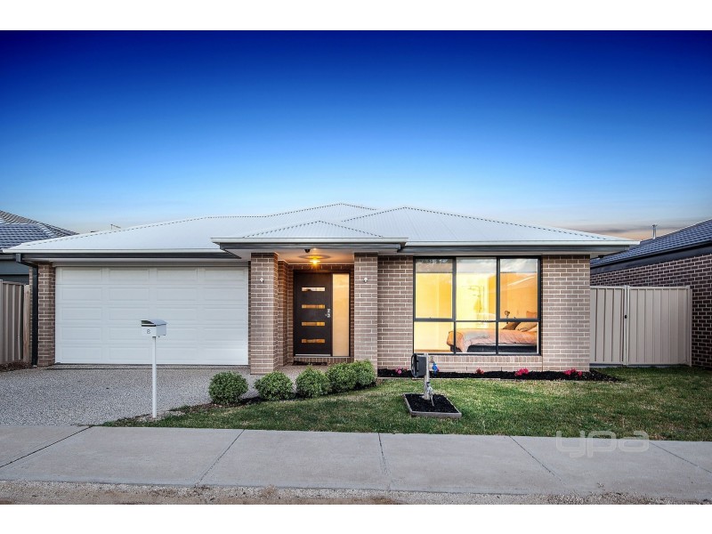 8 Orbis Avenue, Plumpton VIC 3335