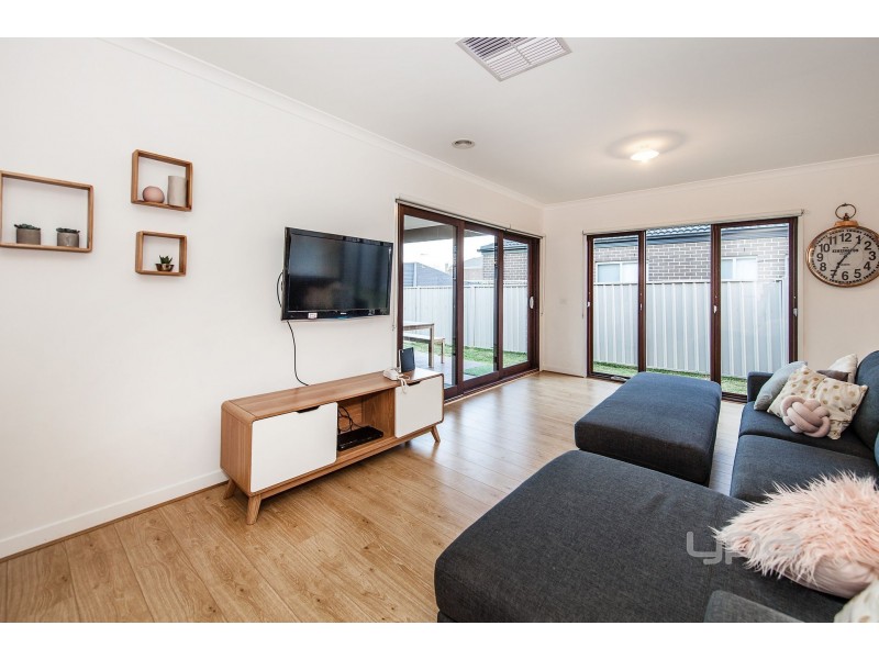 8 Orbis Avenue, Plumpton VIC 3335