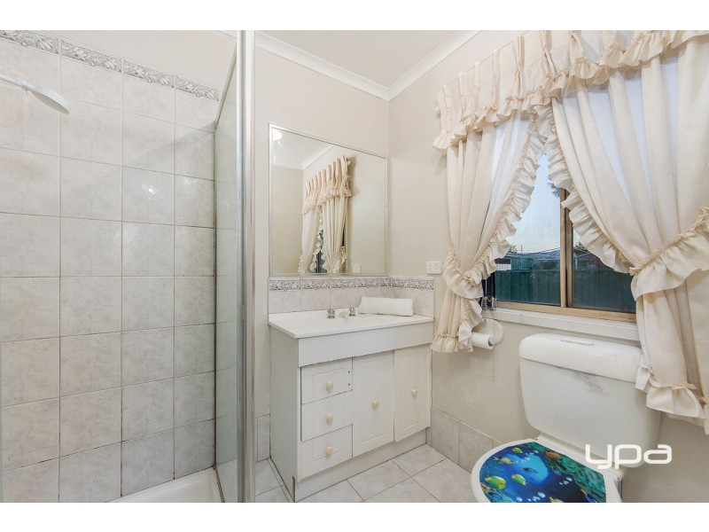 16 Tonelli Place, Burnside VIC 3023