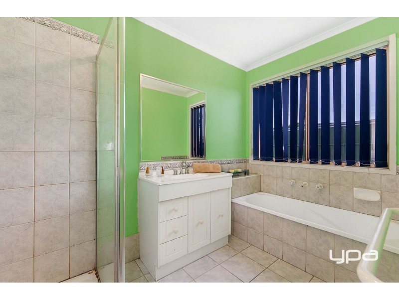 16 Tonelli Place, Burnside VIC 3023