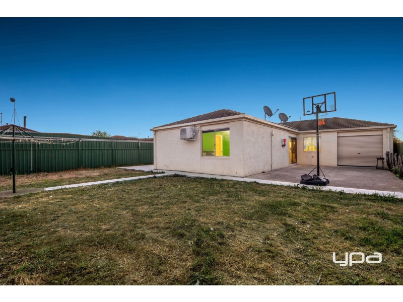 16 Tonelli Place, Burnside VIC 3023