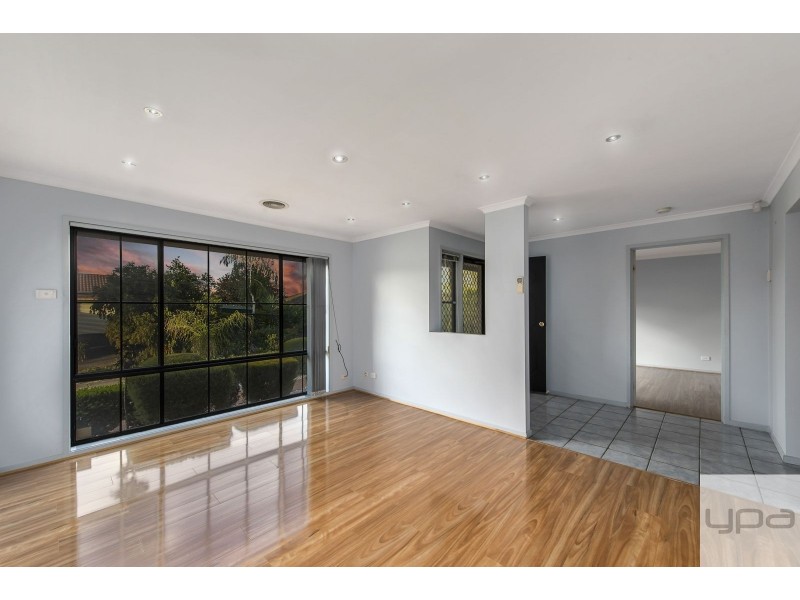 7 Cuthbert Place, Burnside VIC 3023