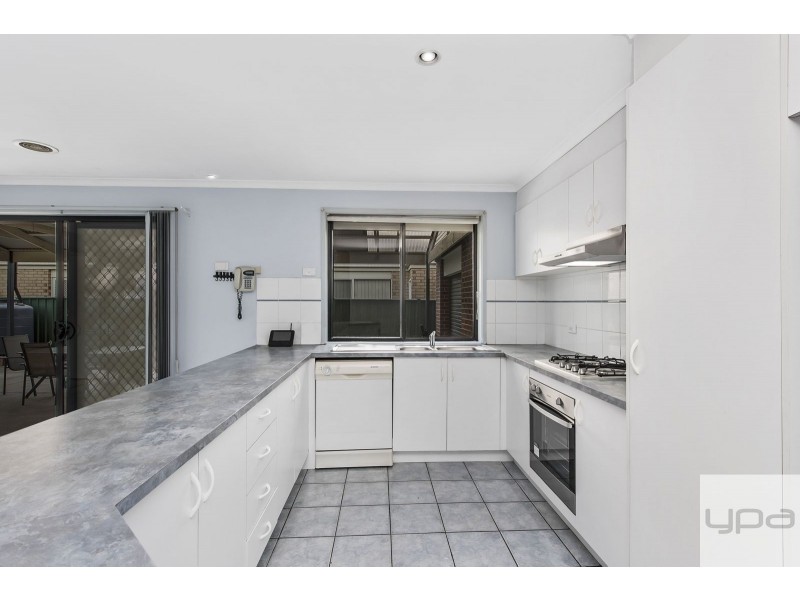 7 Cuthbert Place, Burnside VIC 3023