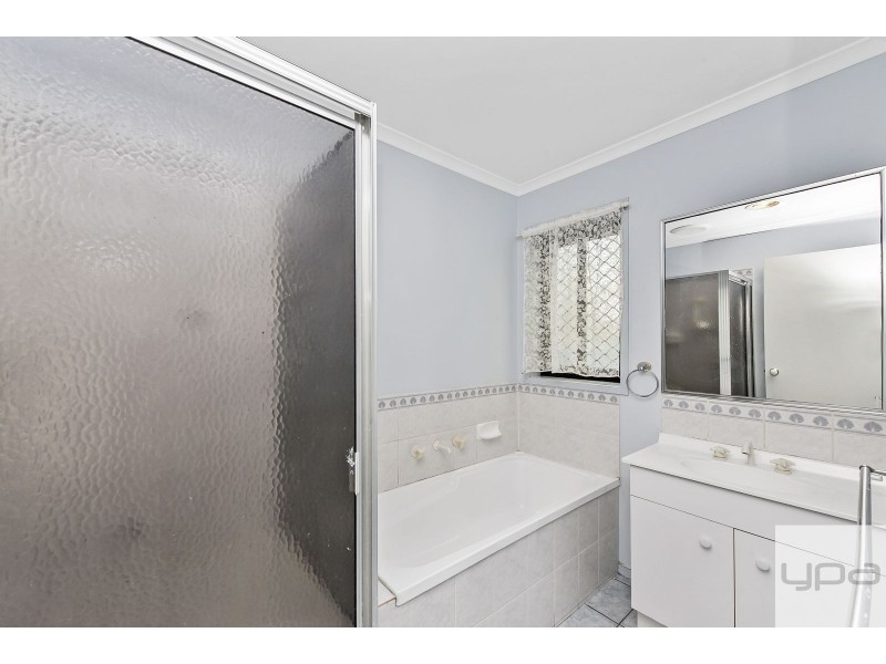 7 Cuthbert Place, Burnside VIC 3023