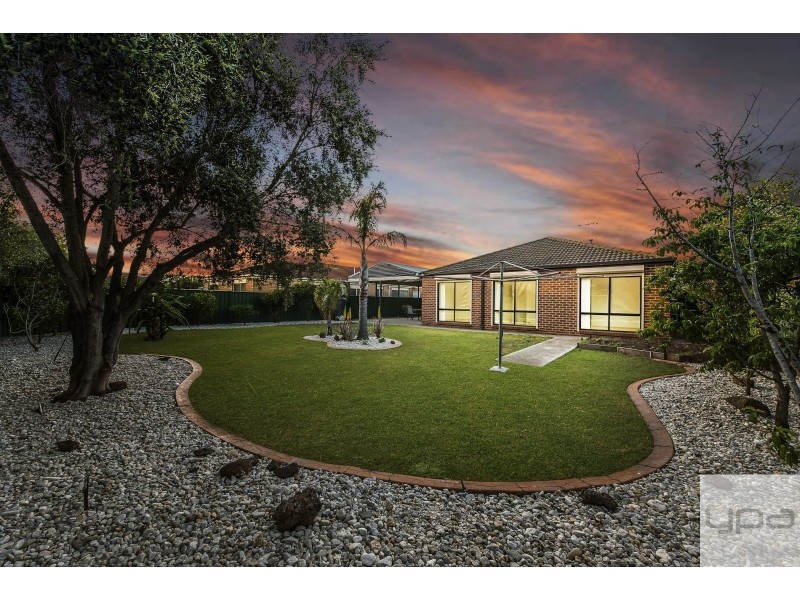 7 Cuthbert Place, Burnside VIC 3023