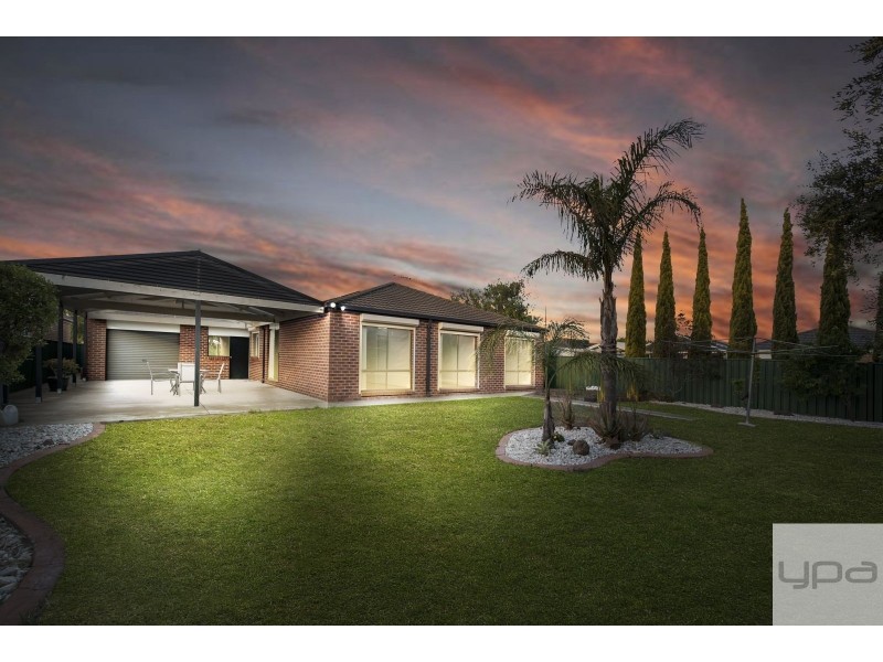 7 Cuthbert Place, Burnside VIC 3023