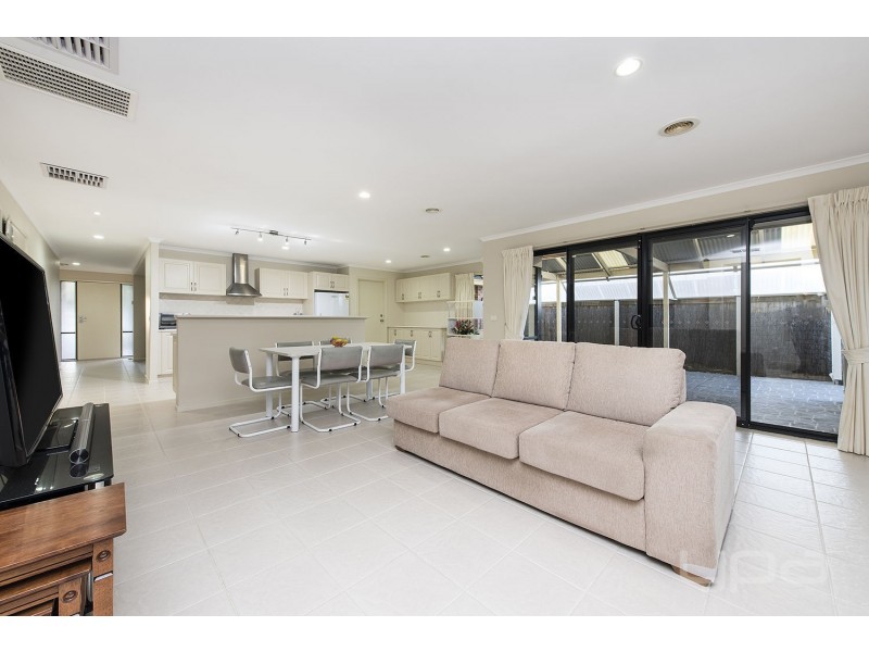 61 Jacaranda Drive, Taylors Hill VIC 3037