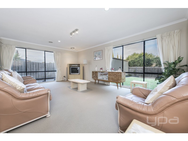 61 Jacaranda Drive, Taylors Hill VIC 3037