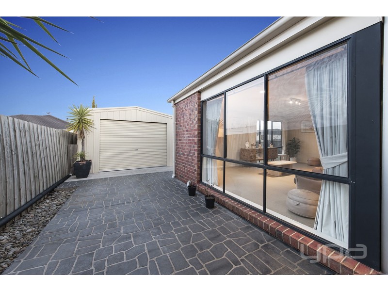 61 Jacaranda Drive, Taylors Hill VIC 3037