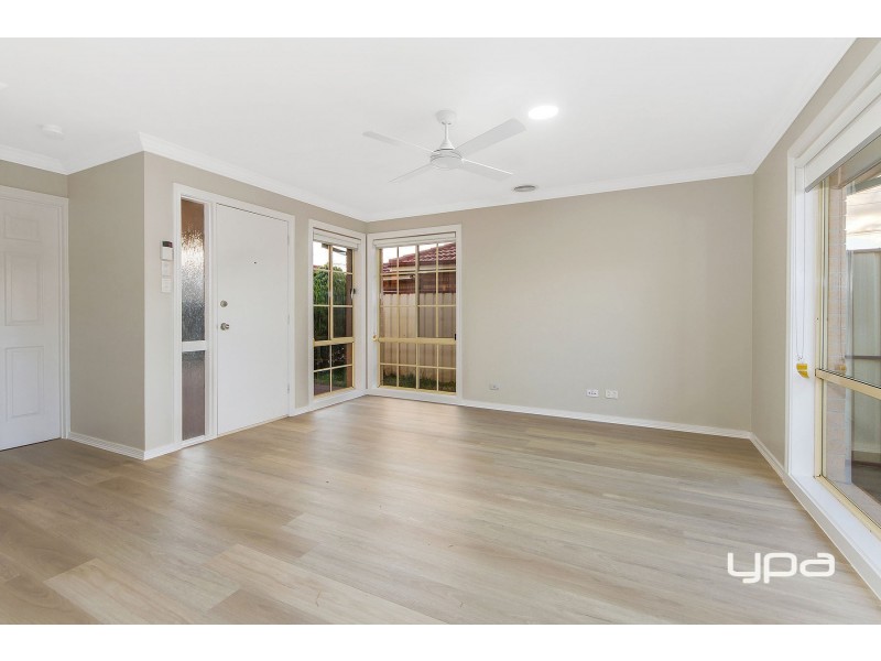 2/4 Carroll Street, Deer Park VIC 3023