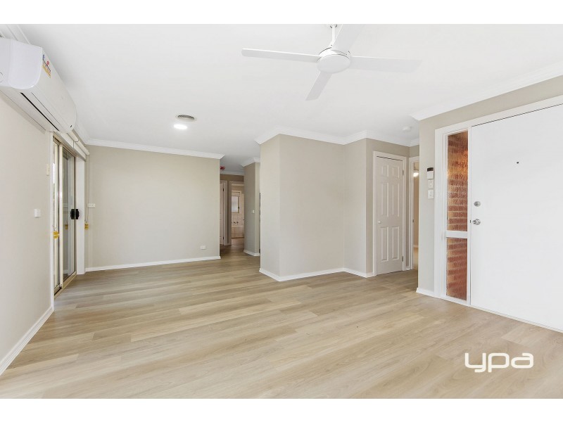 2/4 Carroll Street, Deer Park VIC 3023