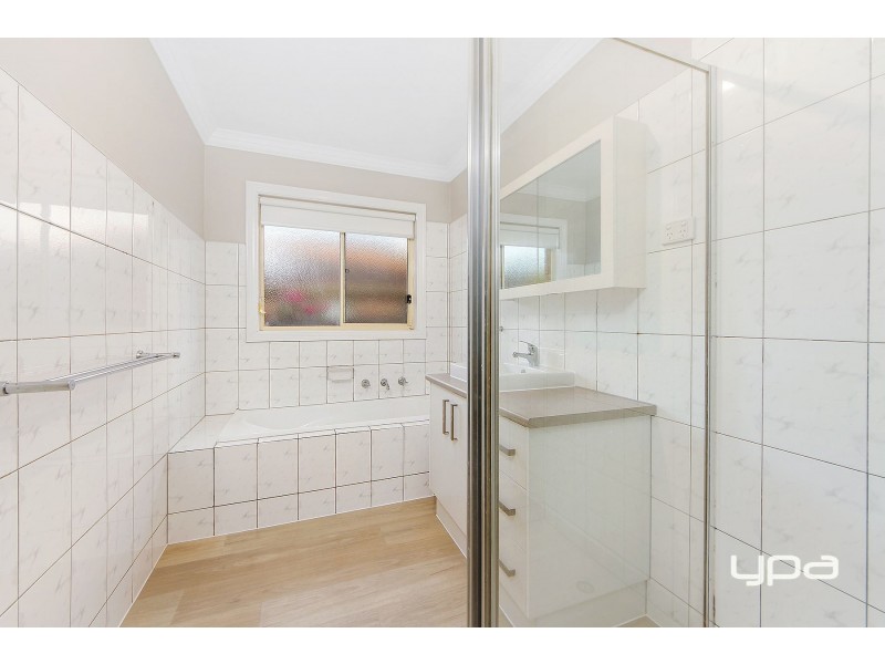 2/4 Carroll Street, Deer Park VIC 3023