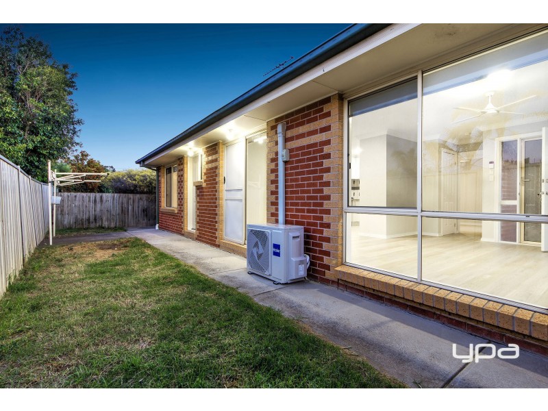 2/4 Carroll Street, Deer Park VIC 3023
