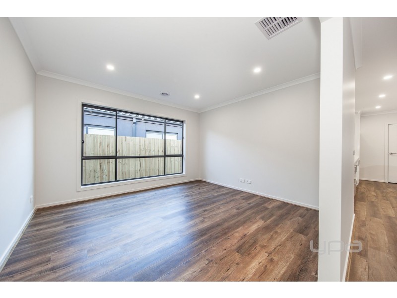 13 Jarvis Road, Rockbank VIC 3335