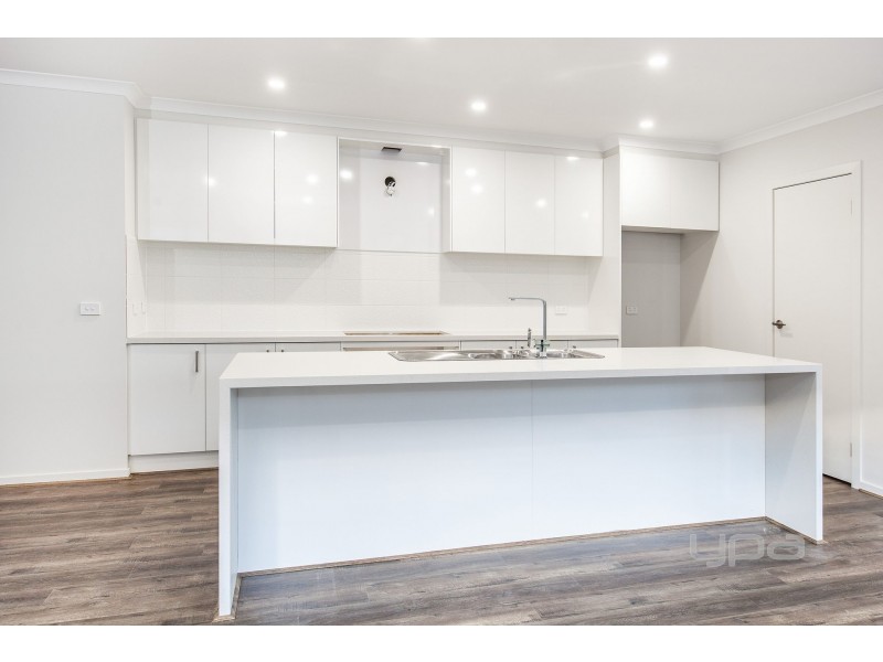 13 Jarvis Road, Rockbank VIC 3335