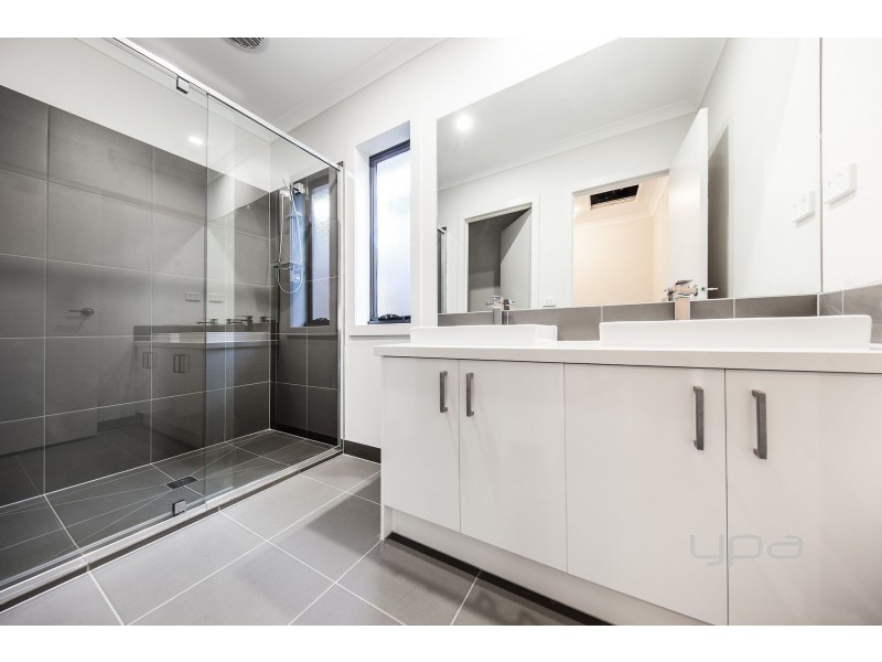 13 Jarvis Road, Rockbank VIC 3335