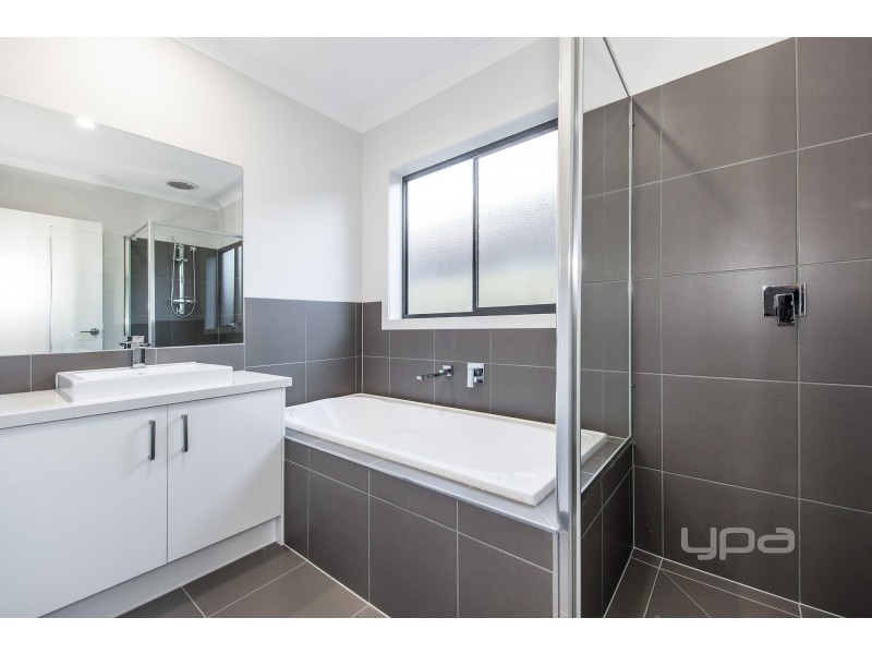 13 Jarvis Road, Rockbank VIC 3335