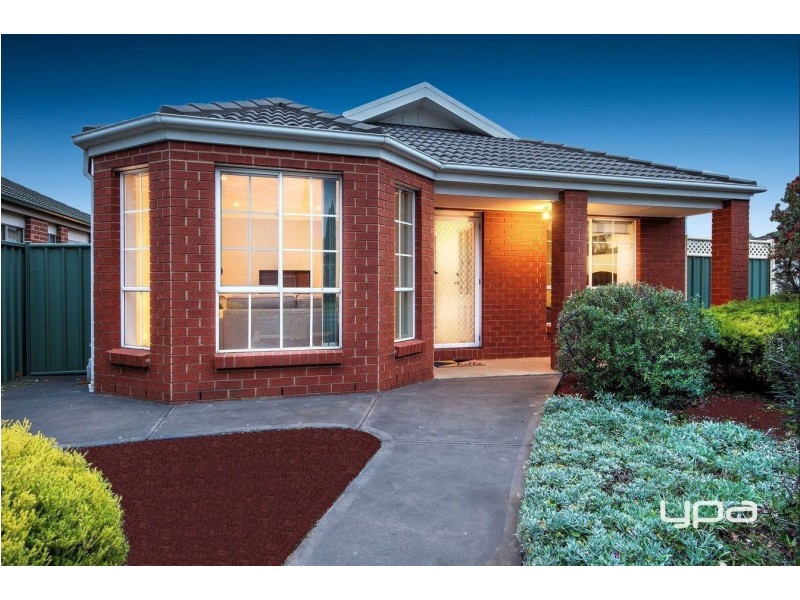 39 Goulburn Circuit, Caroline Springs VIC 3023