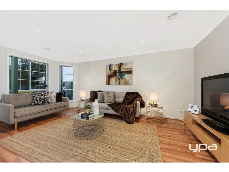 39 Goulburn Circuit, Caroline Springs VIC 3023