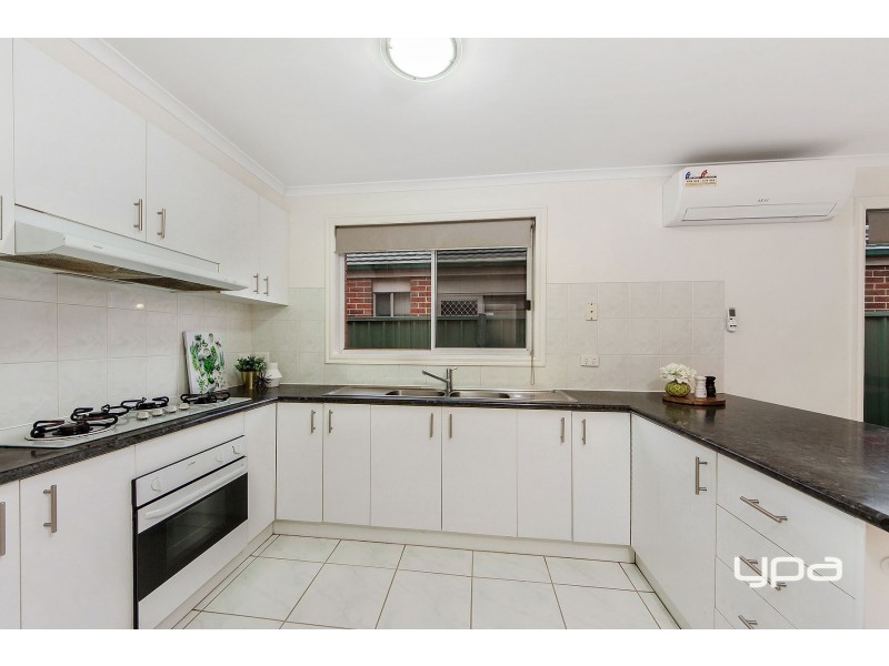 39 Goulburn Circuit, Caroline Springs VIC 3023