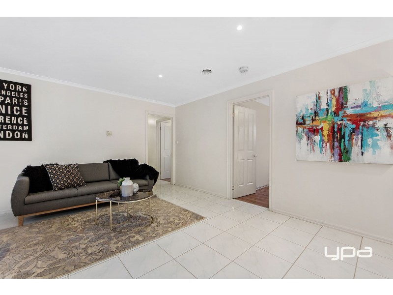 39 Goulburn Circuit, Caroline Springs VIC 3023