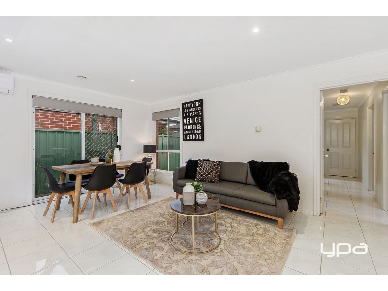 39 Goulburn Circuit, Caroline Springs VIC 3023