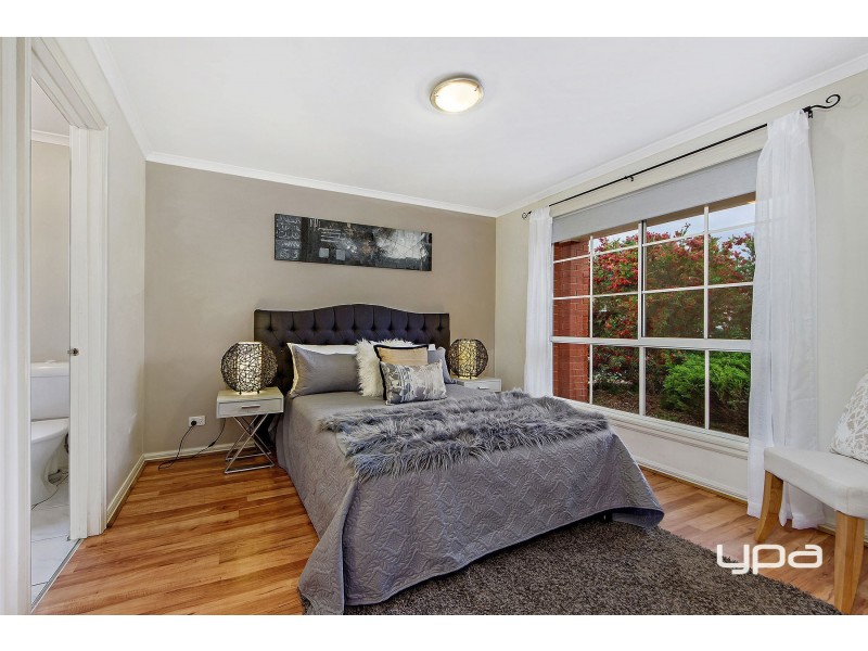 39 Goulburn Circuit, Caroline Springs VIC 3023