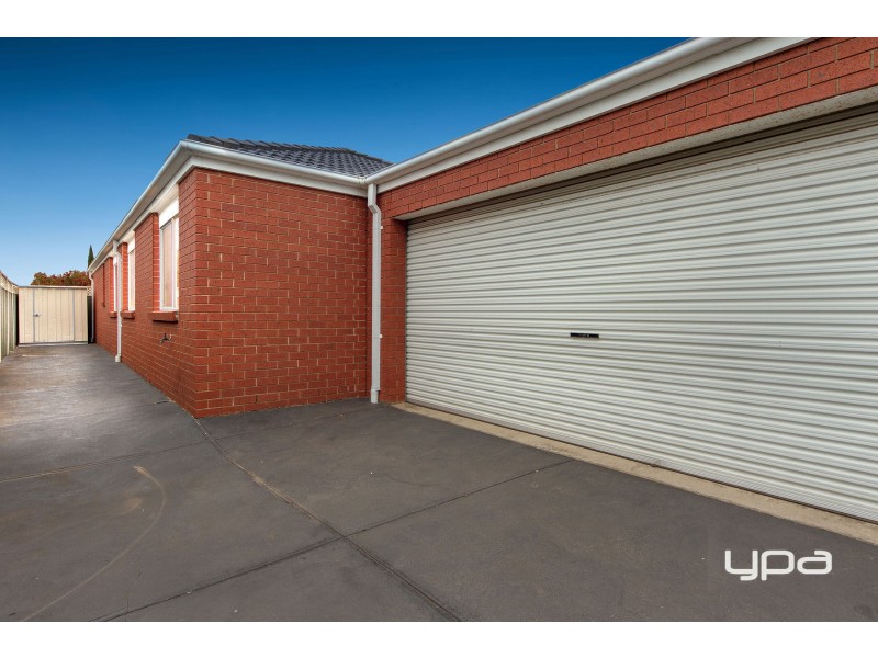 39 Goulburn Circuit, Caroline Springs VIC 3023