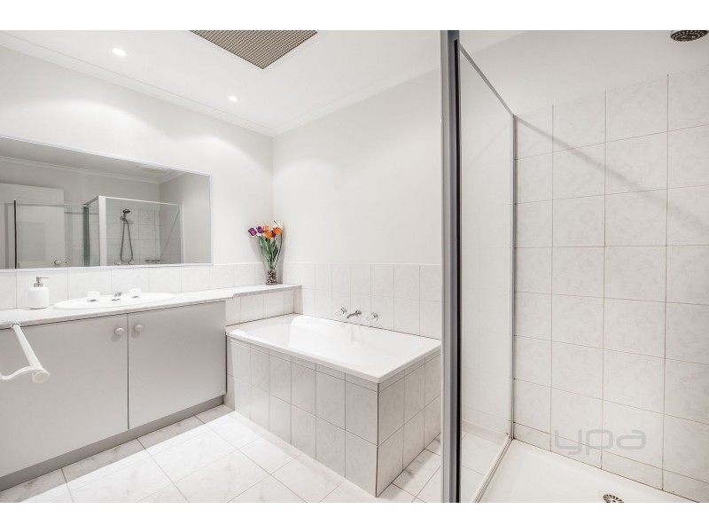 33 Danthonia Street, Delahey VIC 3037