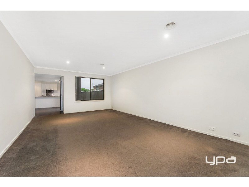 9 Ormesby Place, Deer Park VIC 3023