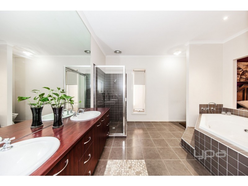 14 Hurlingham Place, Caroline Springs VIC 3023