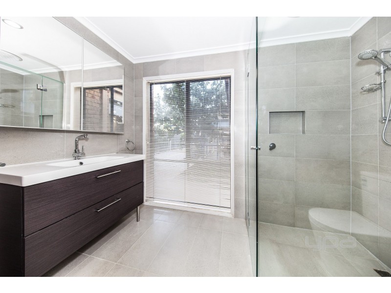 7 Narooma Avenue, Burnside VIC 3023