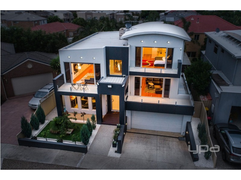 4 Fairbairn Way, Caroline Springs VIC 3023