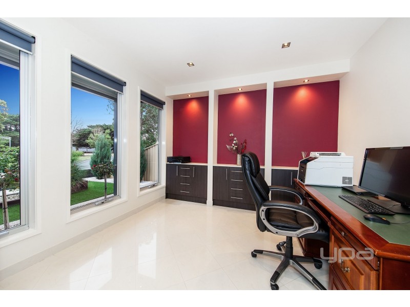4 Fairbairn Way, Caroline Springs VIC 3023