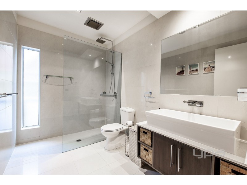 4 Fairbairn Way, Caroline Springs VIC 3023