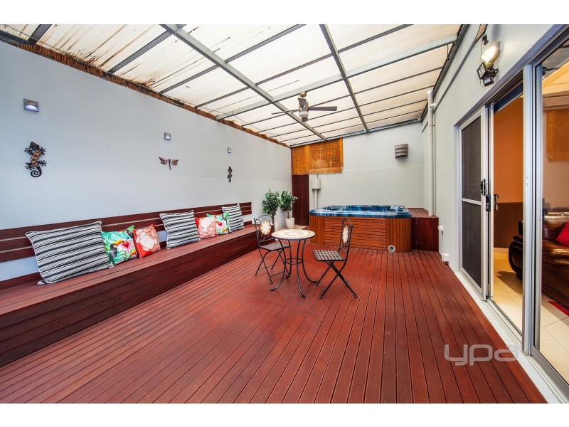 4 Fairbairn Way, Caroline Springs VIC 3023